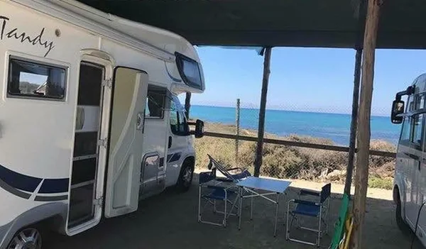 Panorama di Capo Palinuro dalle aree sosta: il promontorio con le famose grotte marine raggiungibili in barca, circondate dalla macchia mediterranea del Parco Nazionale