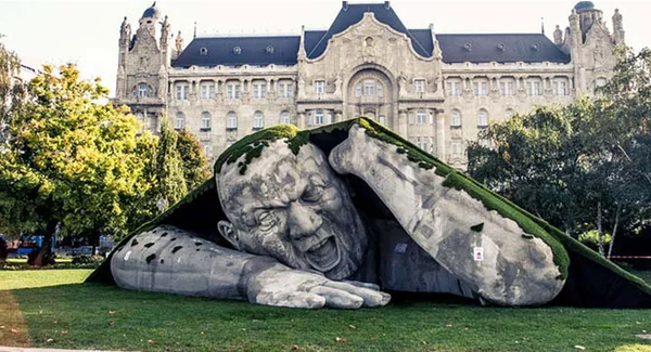 Immagine per Ragni giganti, colombe d acciaio e tori colossali: le 10 statue più folli e curiose del pianeta