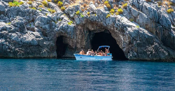 Immagine per Le 8 grotte marine e calette nascoste del Cilento che nessuno conosce