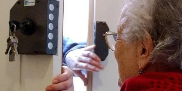 Immagine per Agropoli: Anziana Truffata con il Finto Incidente, Rubati Oro e 10mila Euro