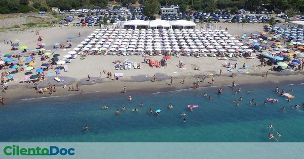 Immagine per l'articolo I 10 Migliori Stabilimenti Balneari del Cilento Dove Portare Famiglia e Cani (Senza Spendere un Patrimonio)