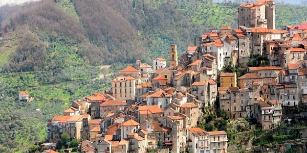 Immagine per l'articolo Laureana Cilento: Passeggiata Ecologica per Unire Natura e Comunita