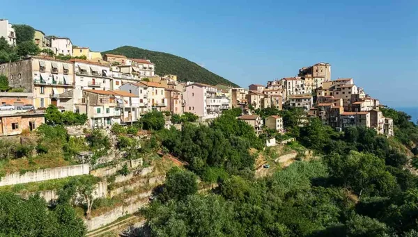 Immagine per Fuga dal Caldo 2025: Borghi Freschi del Cilento, Agriturismi e Percorsi Slow per una Estate Alternativa