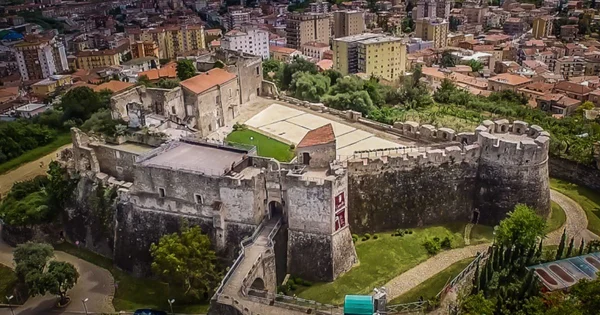 Immagine per Castello di Agropoli riapre dopo 2 anni: ingresso gratuito e nuove aree accessibili