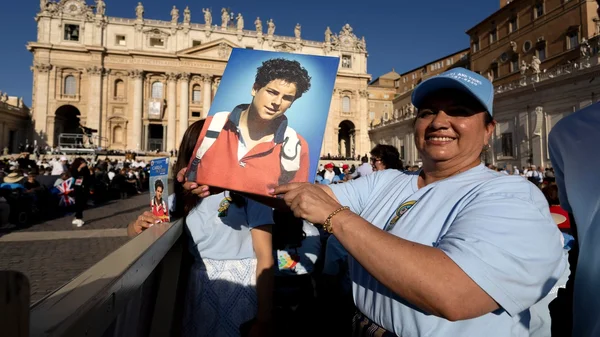 Immagine per La vita di Carlo Acutis: dal web alla santità globale